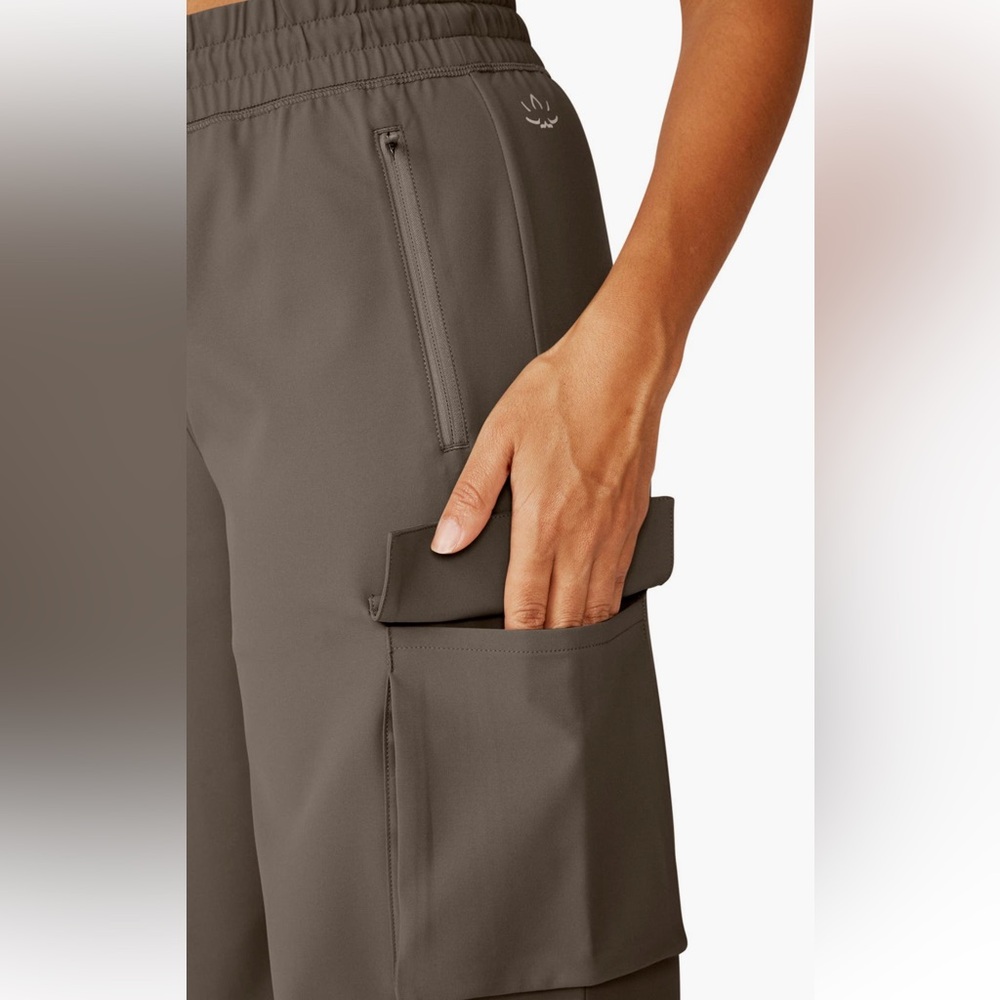Beyond Yoga City Chic Wide Leg Cargo Pants, Size XS, Dune - Picture 5 of 7